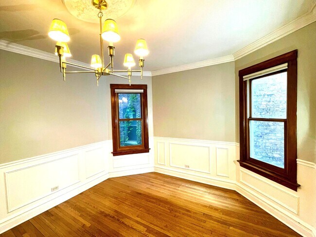 Building Photo - 4327 N Damen Ave