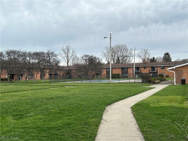 Building Photo - 23875 David Dr