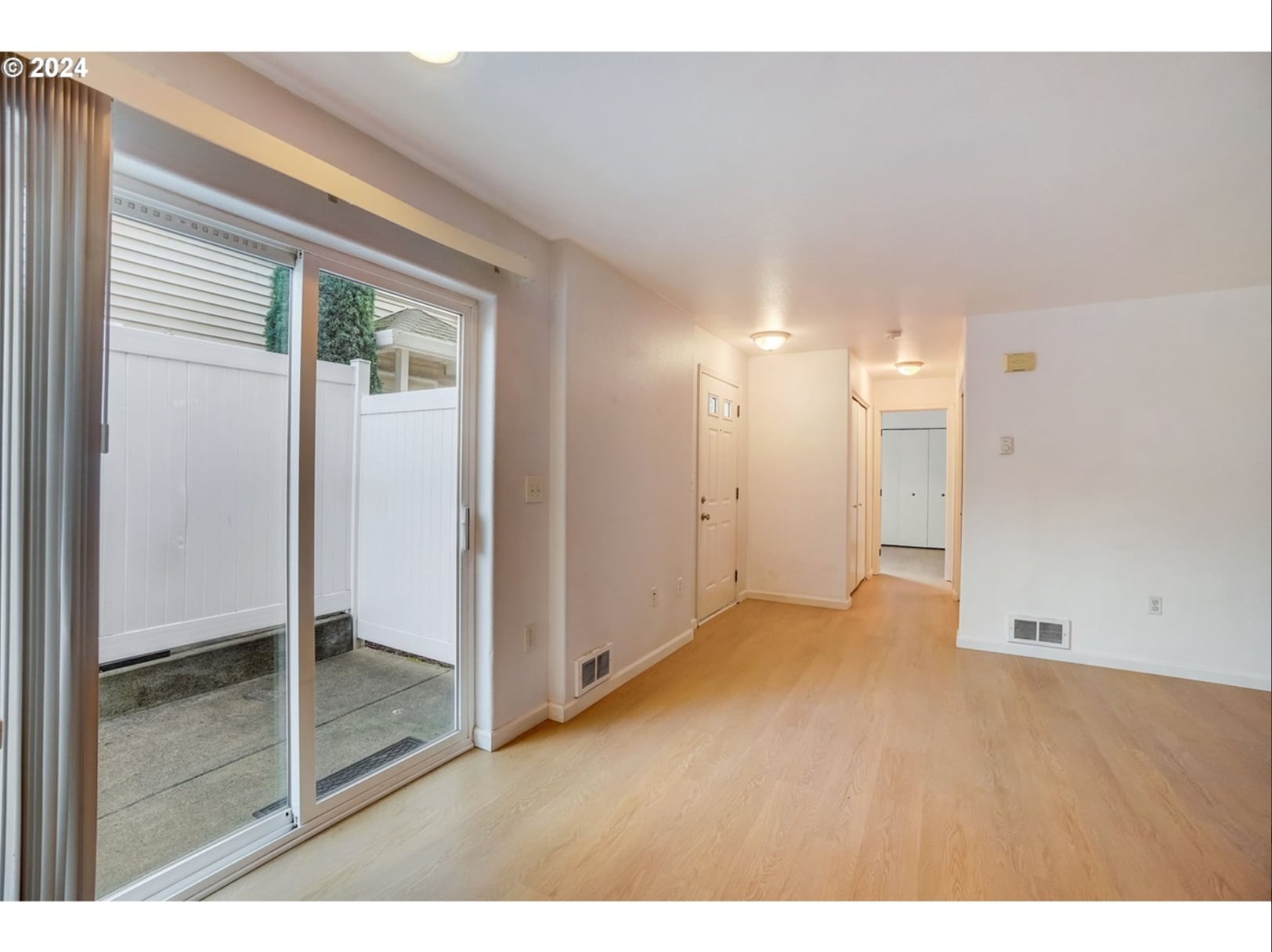 Entry ways - 11825 SE Pine St