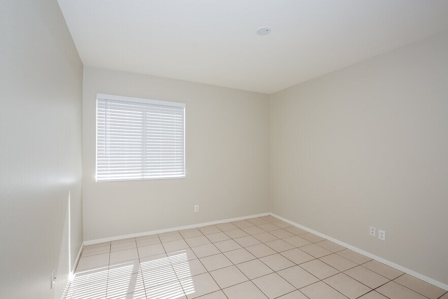 Building Photo - 865 Adobe Flat Dr