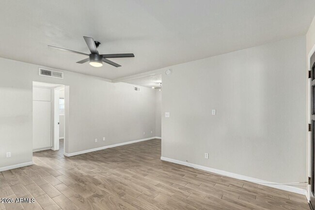 Building Photo - 721 E Montebello Ave