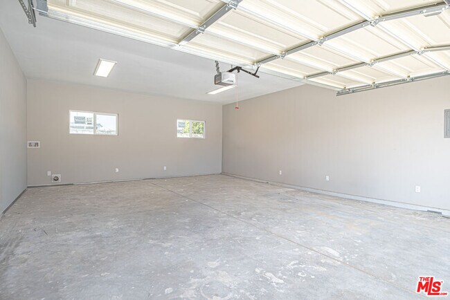 Building Photo - 1221 N Azusa Ave