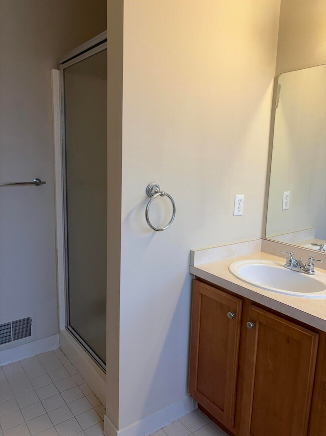 Building Photo - 534 Constitution St