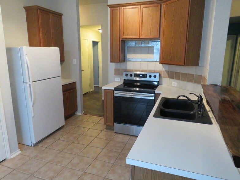 Building Photo - 3717 Beatriz Dr