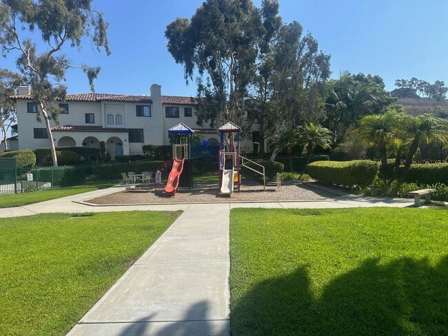 Building Photo - 3 Bedroom(plus loft), 2.5 Bath Home with S...