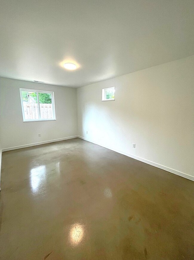 Building Photo - Brand New - 2 bedroom, AC, Full Kitchen, L...