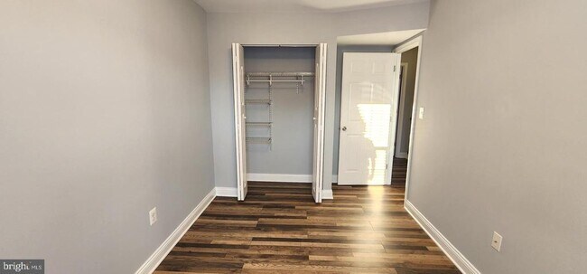 Building Photo - 483 Arwell Ct