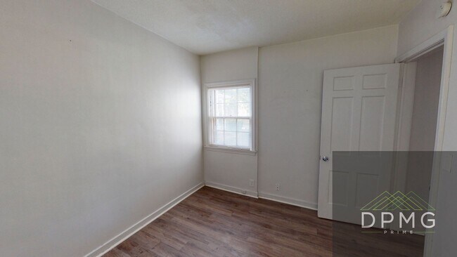 Building Photo - 314 E Hillsdale St