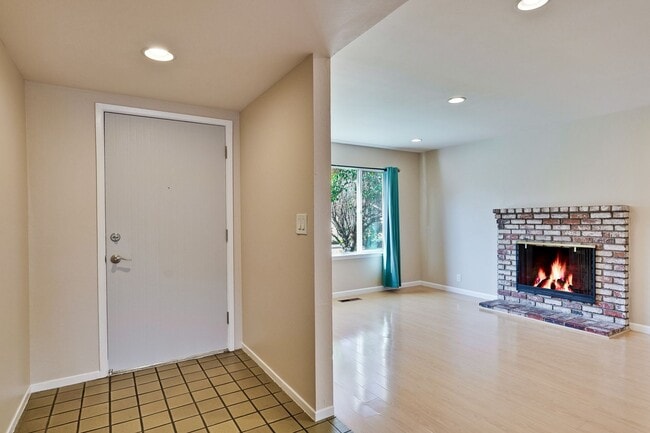 Building Photo - Spacious 1780 Sq Ft -  4b2b home in South San Jose