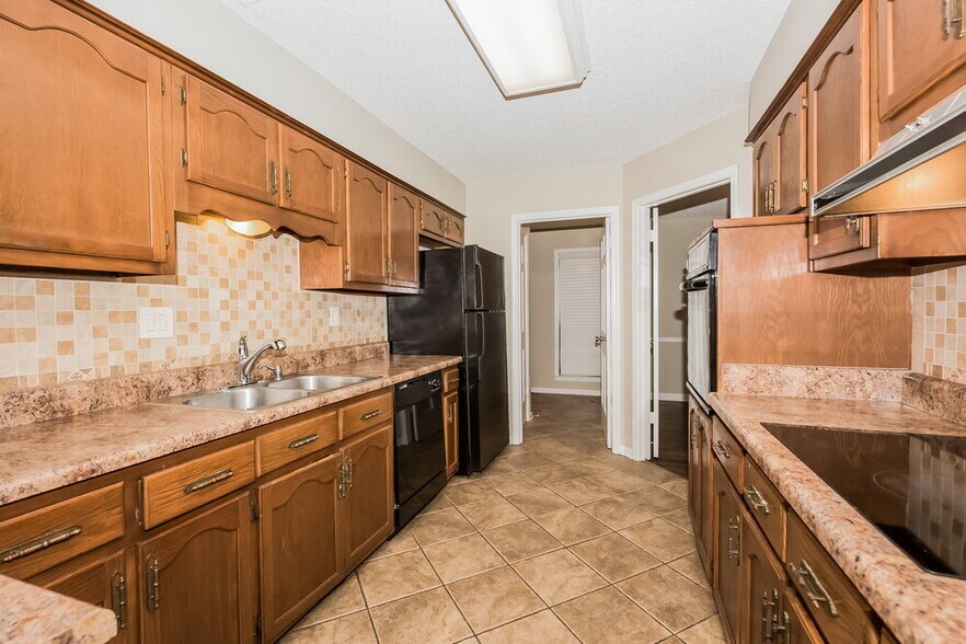 Building Photo - 8169 Cairn Dr