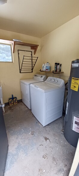 laundry facilities - 146 Park Ln