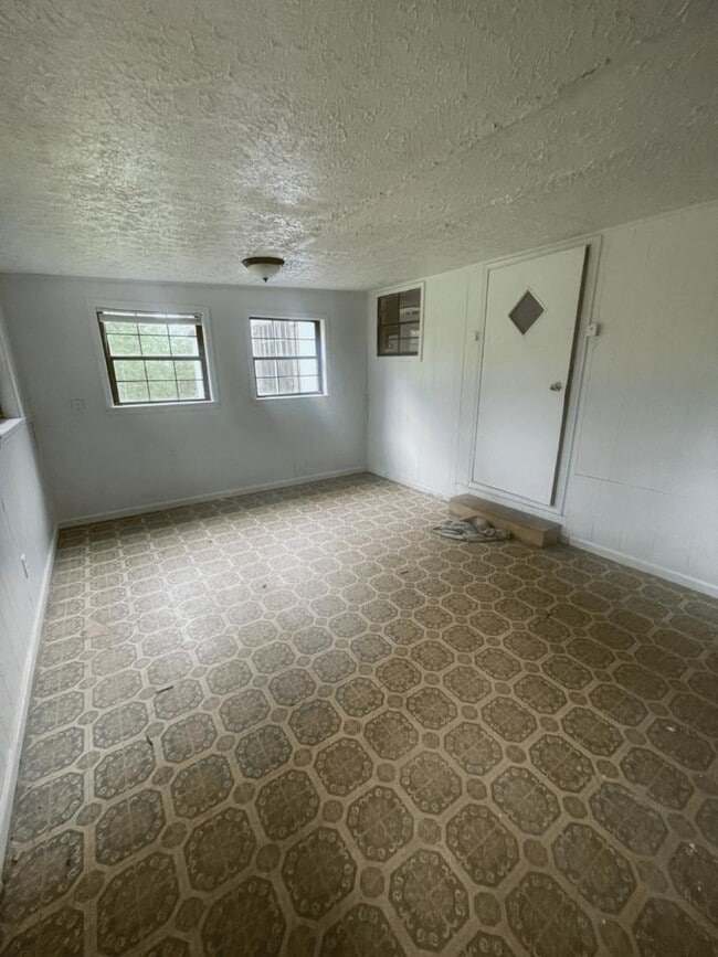 Building Photo - 255 Woodville Heights Cir