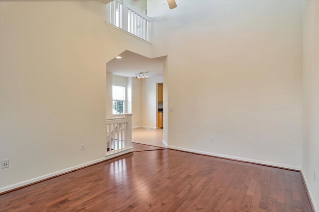 Building Photo - 581 Bridgeport Terrace