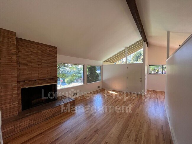 Building Photo - 4426 SW 34th Ave