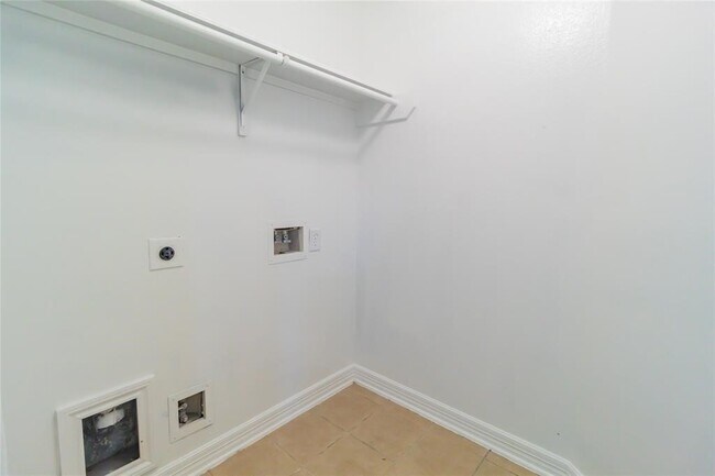 Building Photo - 19643 Summerlin Dr