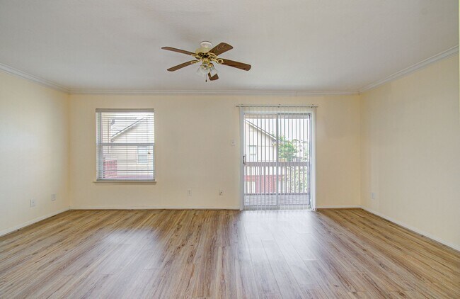 Building Photo - Affordable 3-Bedroom Townhome in Prime Missouri City Location