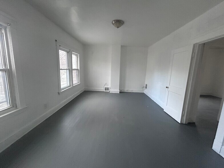 Building Photo - 12206 Locke Ave