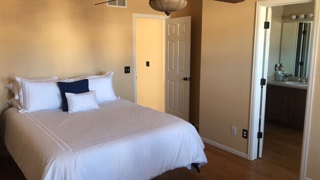 Building Photo - 8227 Mahogany Wood Ct