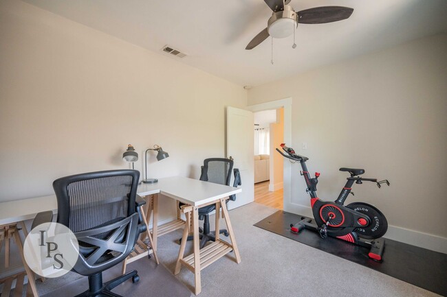 Building Photo - Beautifully Updated Fresno Tower Home, 3BR/2BA, plus Solar!!