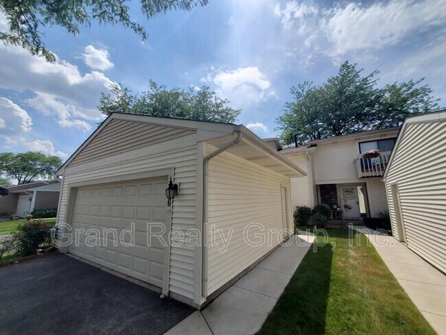 Building Photo - 1046 Cumberland Ct