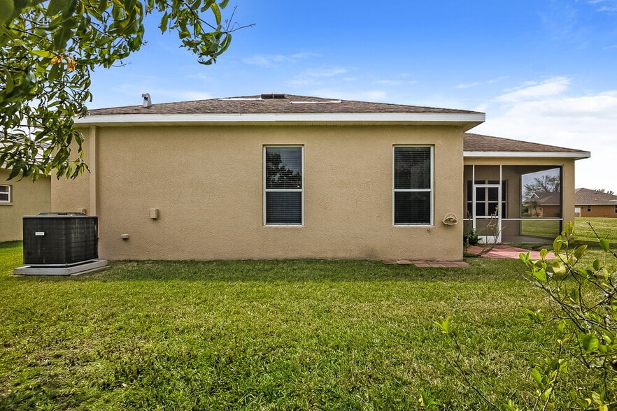 Building Photo - 9104 63rd Ct E