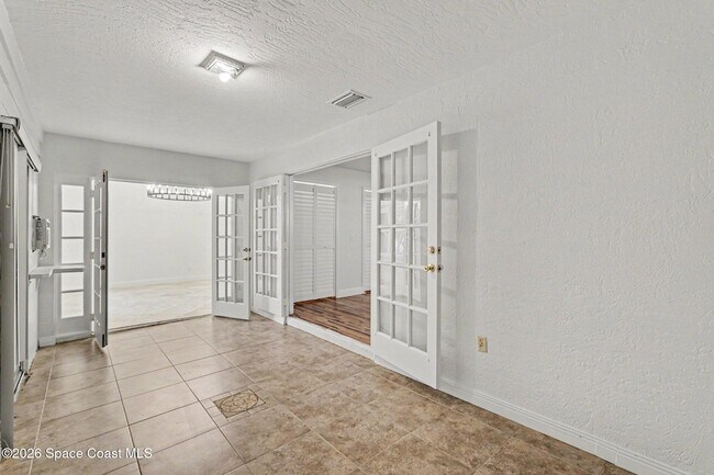 Building Photo - 115 11th Ave