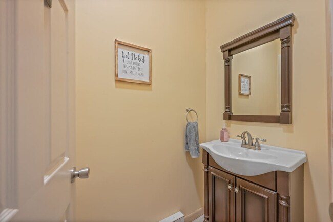 Building Photo - 1724 Calhoun Hill Rd