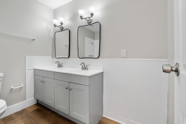 Building Photo - Fully Renovated 3BR/2BA Condo with Private Fenced Yard – Prime Location Near Oaks Mall & I-75