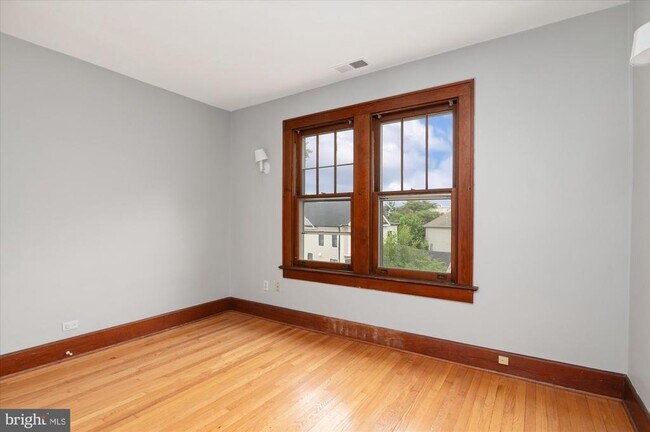 Building Photo - 1431 N Fillmore St