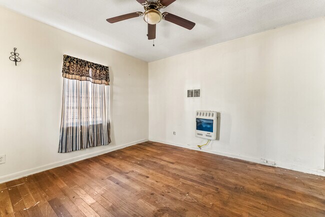 Building Photo - 932 Lewis St