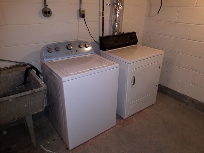 Building Photo - 2735 Marshall St NE