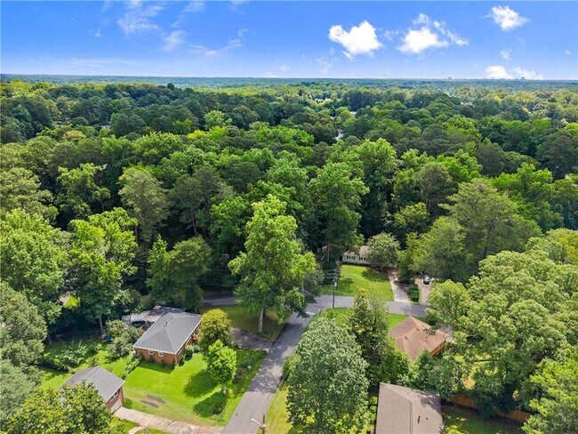 Building Photo - 269 Terrydale Dr SE