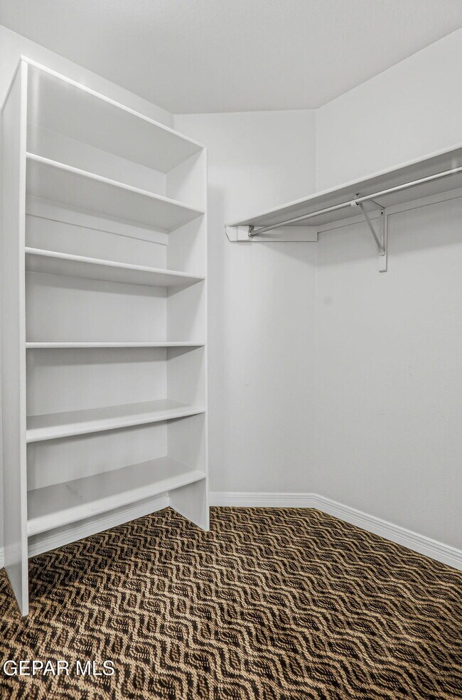 Building Photo - 4717 Excalibur Dr