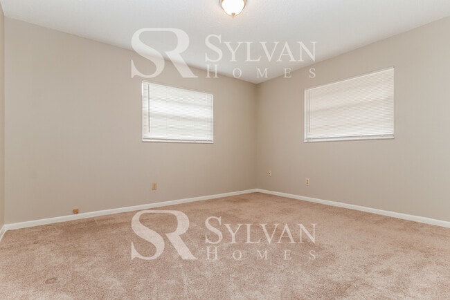 Building Photo - Welcome home to this 3 bedroom, 1 bathroom home