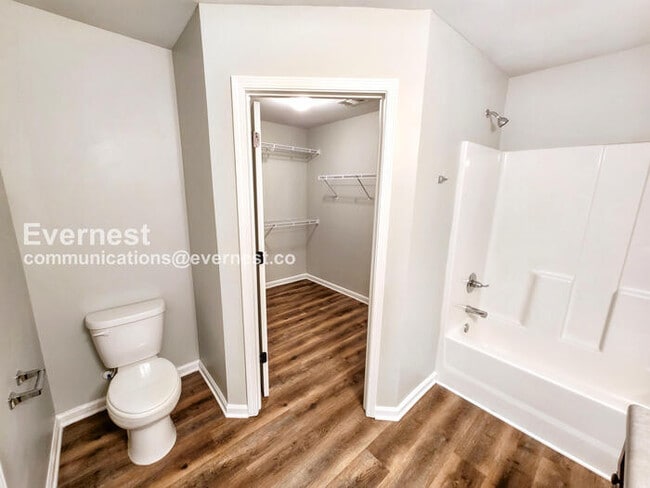 Building Photo - 634 Stowers Dr