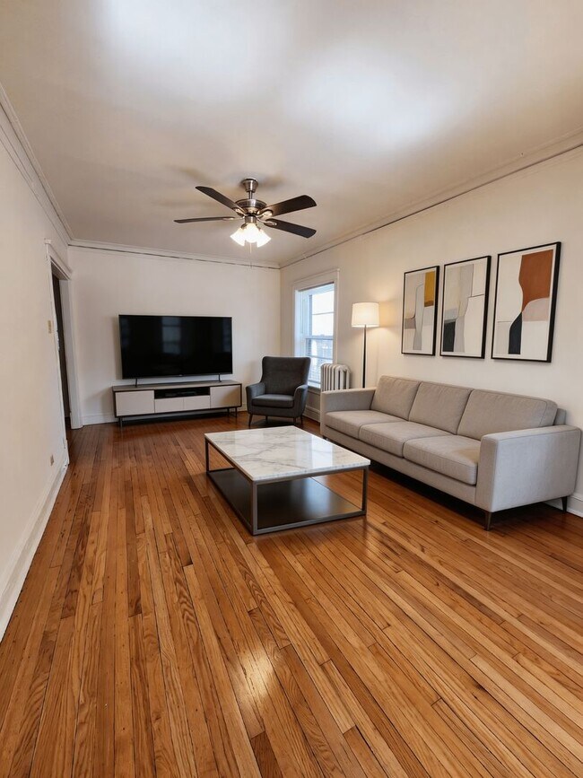 Building Photo - 3348-1 W Sunnyside 1bed/1bath