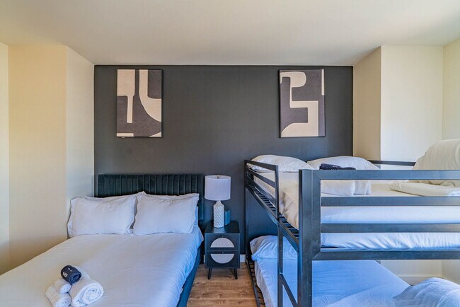 Building Photo - 44 W Monroe St