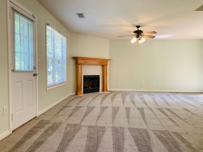Building Photo - Great location! Lawncare/water is included...