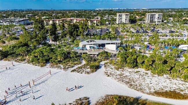 Building Photo - 2335 Oak Terrace