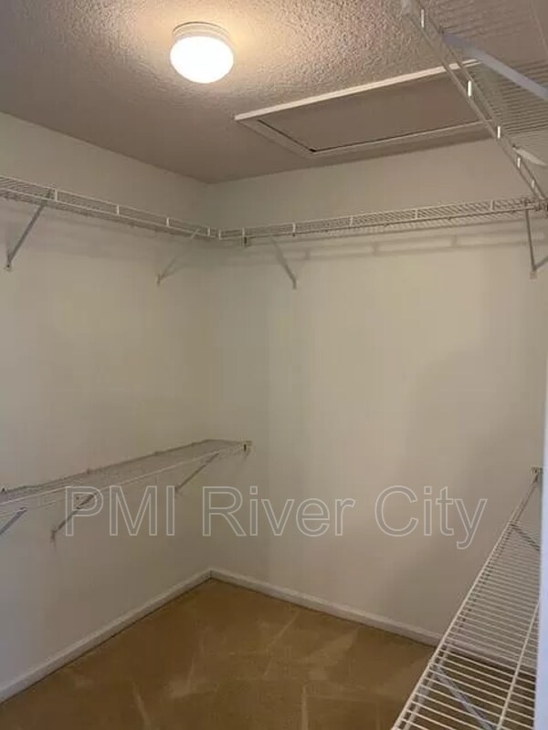 Building Photo - 13056 Clearbrook Ct