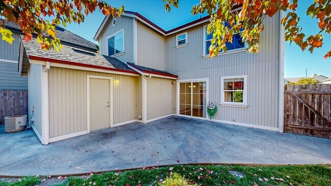 Building Photo - Beautiful 3 Bedroom 2.5 Bath Single Family...