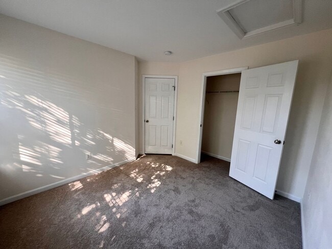 Building Photo - 357 Rolkin Rd