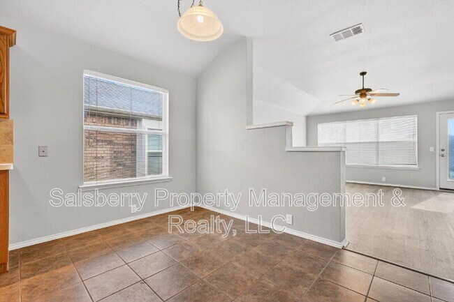 Building Photo - 2545 Prospect Hill Dr