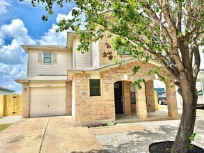 Building Photo - House in SE Austin Near Airport and Tesla!