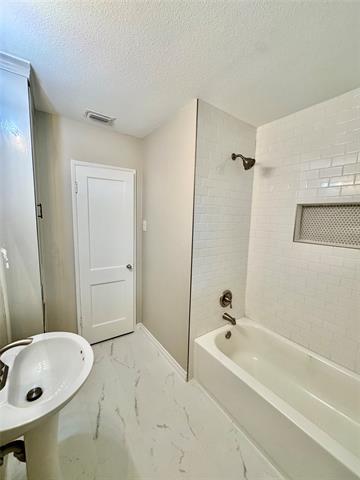 Building Photo - 10415 Losa Dr