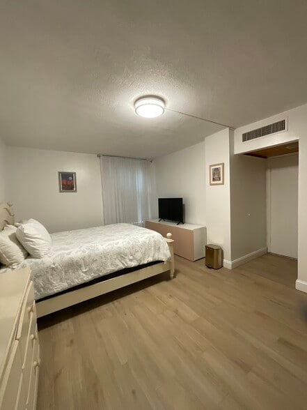 Building Photo - 820 NW 87th Ave