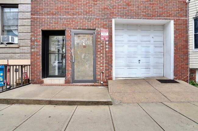 Building Photo - 206 48th St