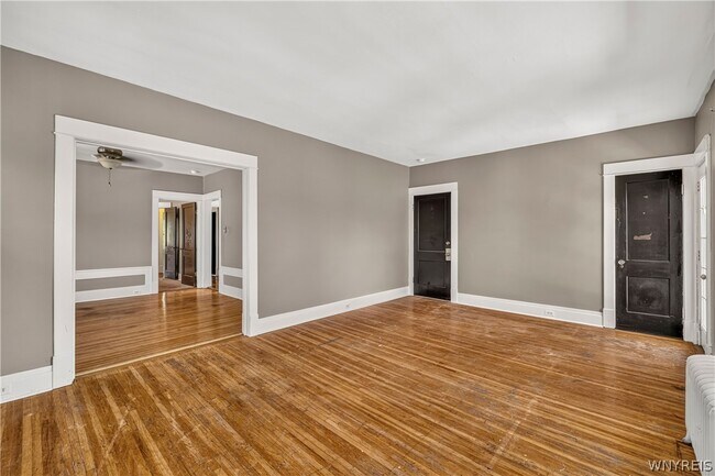 Building Photo - 41 Crestwood Ave