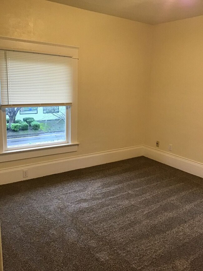 Building Photo - NW 5th