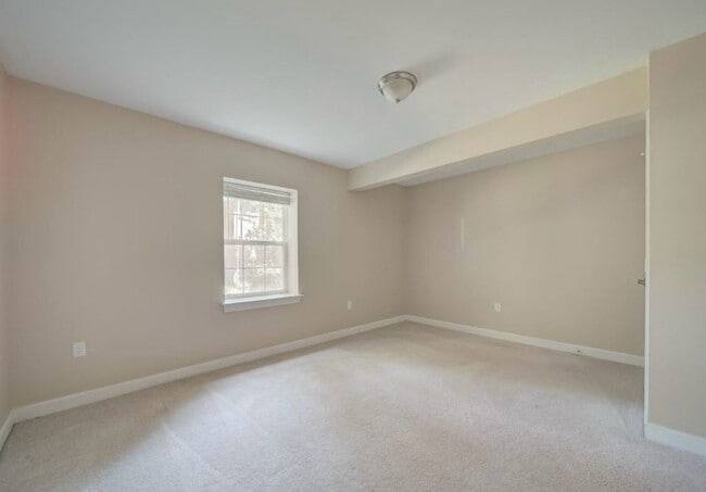 Building Photo - 18413 Cedar Dr